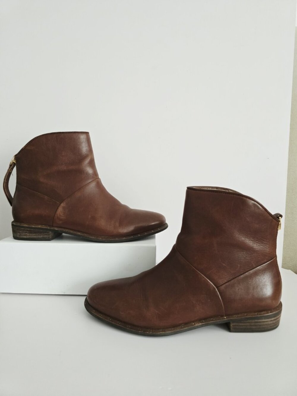 UGG Bruno Brown Leather Back Zipper Womens Ankle Boots 8 Shoes Stud
